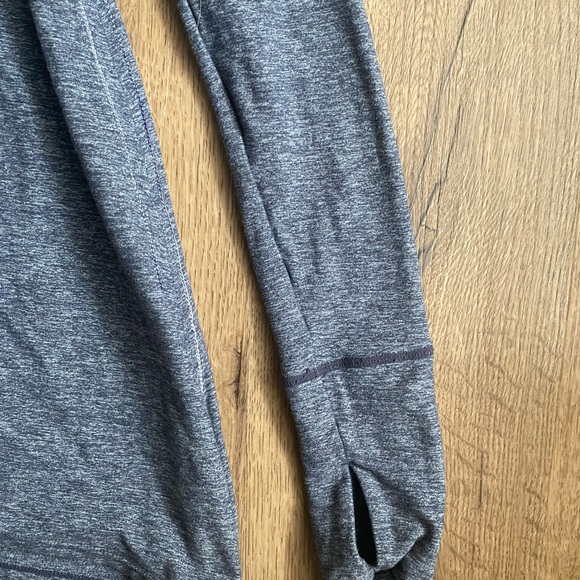 LULULEMON THUMB HOLES LONG SLEEVE SHIRT WOMENS - Picture 3 of 6